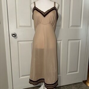 Vintage Seamprufe Nylon Slip Beige Womens M Dress 50s60s Slip Coquette Lingerie